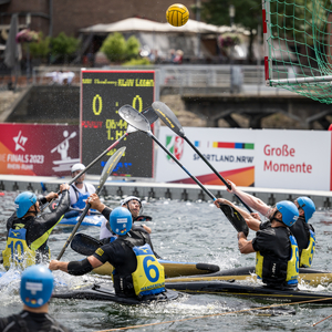 Kanu-Polo im Innenhafen