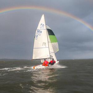 Boot mit Regenbogen