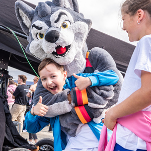 Finals-Maskottchen Finn während der Eröffnungsfeier der Finals 2026 Hannover