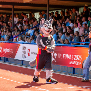 Finn, das Finals-Maskottchen beim Flag Football