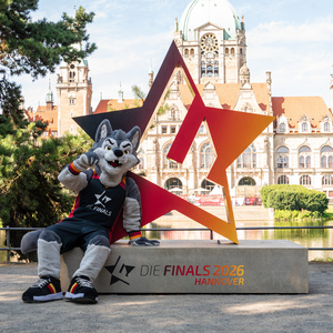 Finn, das Finals-Maskottchen auf der VGH Finals-Meile