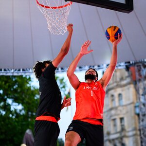 Duell am Korb