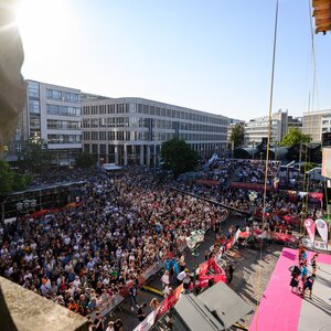 Große Kulisse