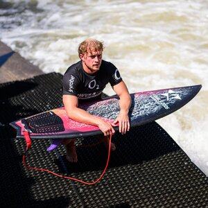 Marius Gerlach mit Finals-Board