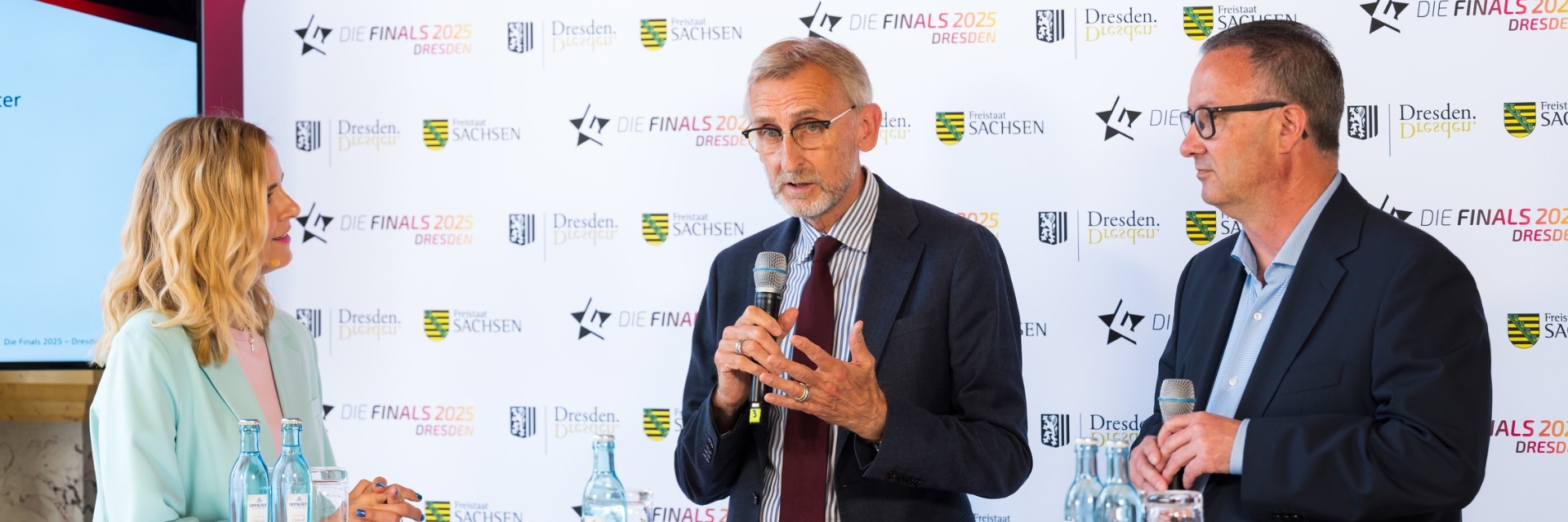  „Wir simulieren kleine Olympische Spiele." Armin Schuster, Sportminister des Freistaats Sachsen