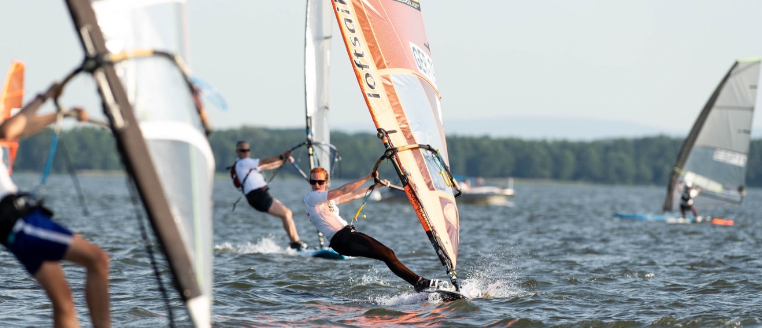 „Das Steinhuder Meer bietet nahezu perfekte Bedingungen“, Jenny Bouhier und Lars Deiterding, Windsurfen