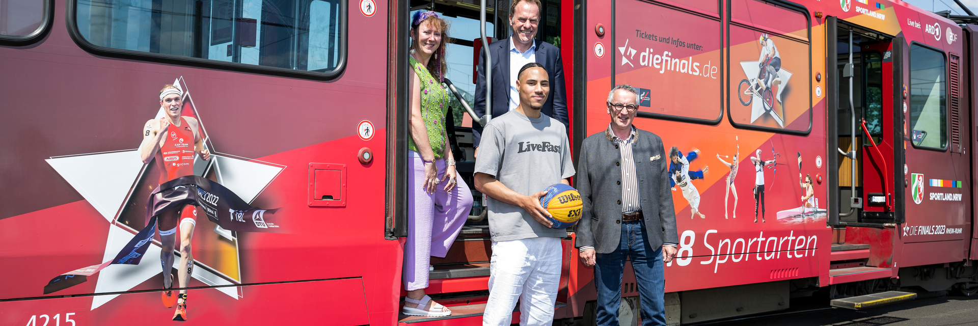 Finals-Straßenbahn U79 verbindet Düsseldorf und Duisburg