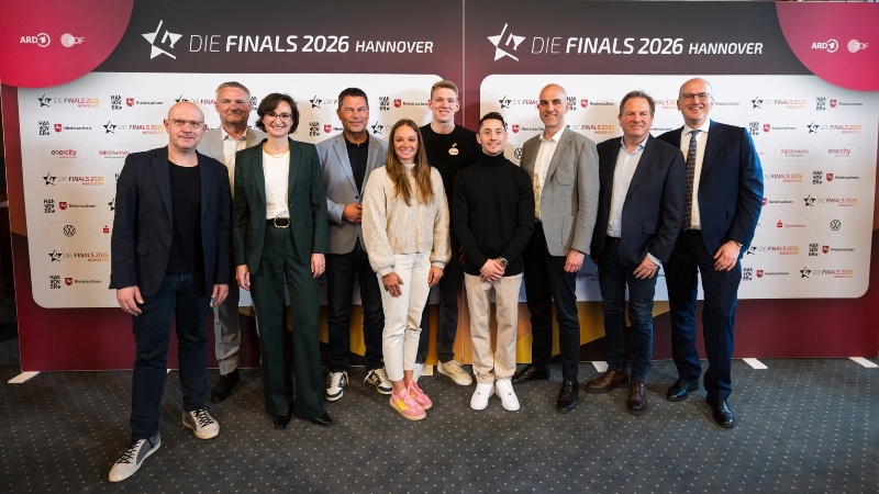 Gruppenbild mit Jens Palandt, Hagen Boßdorf, Aurélie Alemany, Dr. Yorck Polus, Paulina Paszek, Sven Schwarz, Andreas Toba, Belit Onay, Gerd Gottlob und Volker Alt