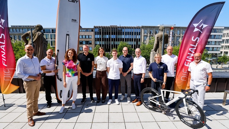 Belit Onay, Lars Deiterding, Lena Kesting, Hagen Boßdorf, Meret Wellmann, Glenn Trebing, Ulf-Birger Franz, Stephan Manke, Laura Lindemann, Martin Schneider und Dirk Froberg (v.l.n.r.)