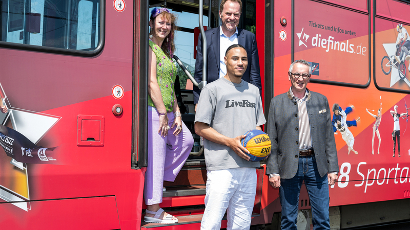 Finals-Straßenbahn U79 verbindet Düsseldorf und Duisburg